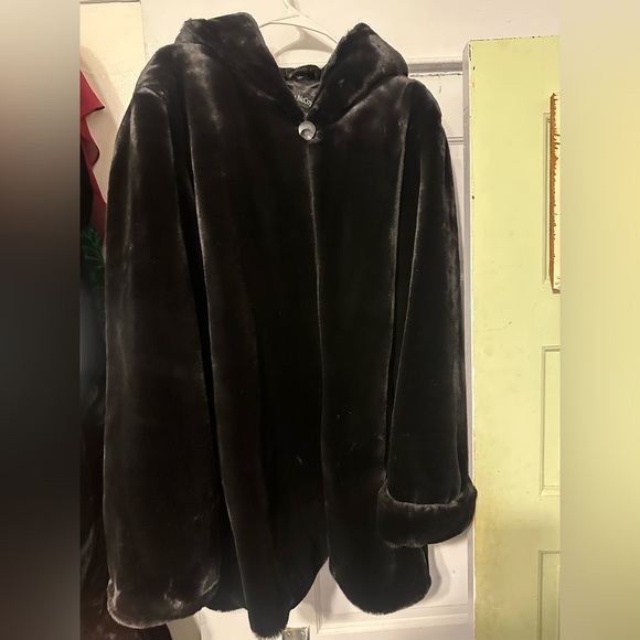 Pamela McCoy Luxurious Black Faux Fur coat with hood - Picture 1 of 4